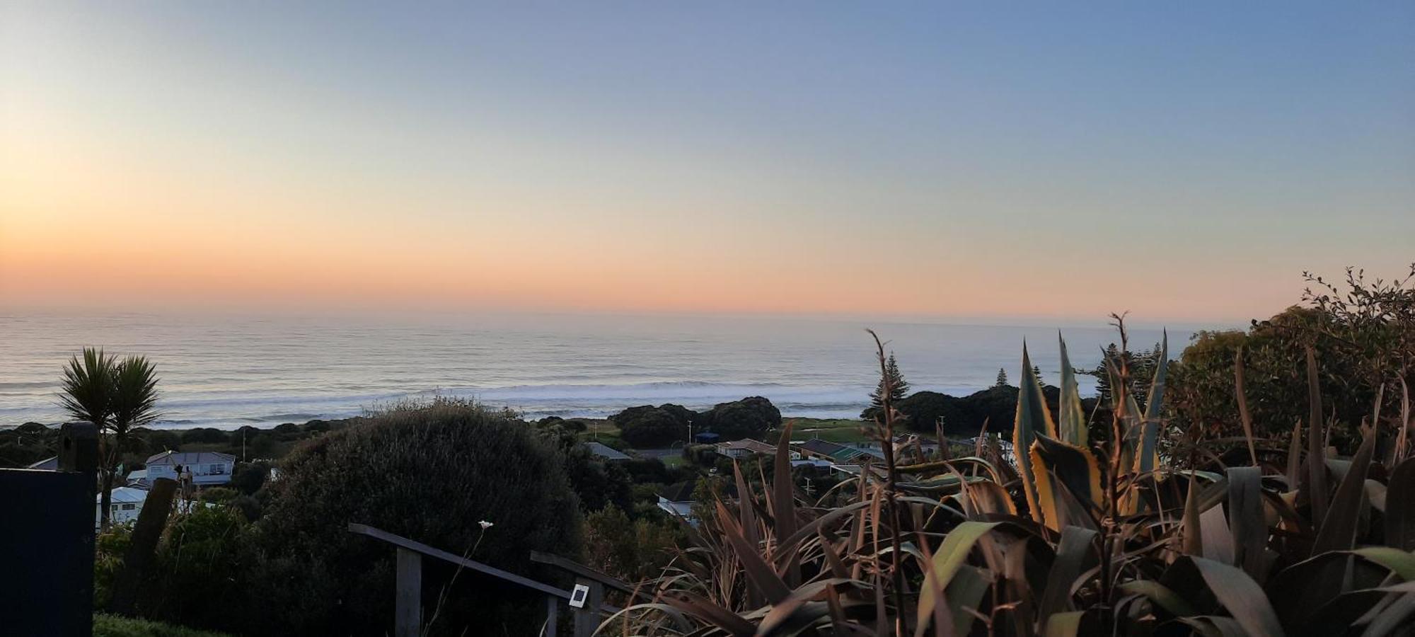 The Quarters Ocean-View Chalet Gisborne Exterior foto